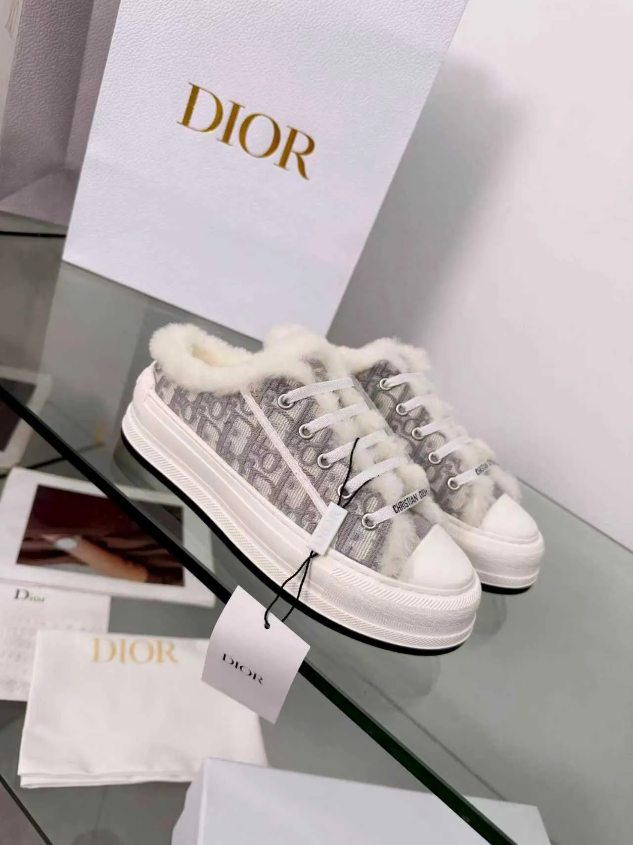 Men's men's shoes pP540! 𝐃𝐈𝐎𝐑 𝐖𝐚𝐥𝐤'𝐧 Dior Presbyopia Embroidery Wool Thick Sole Canvas Shoes Casual Sneakers (Half Flop) These Walk'n'Dior thick sole sneakers are a fashionable piece that elevates the collection. Oblique printed cotton embroidered upper with comfortable platform sole, tongue and Christian Dior Paris signature laces. Bottom thickness 4.5CM Size: Women's 35-41